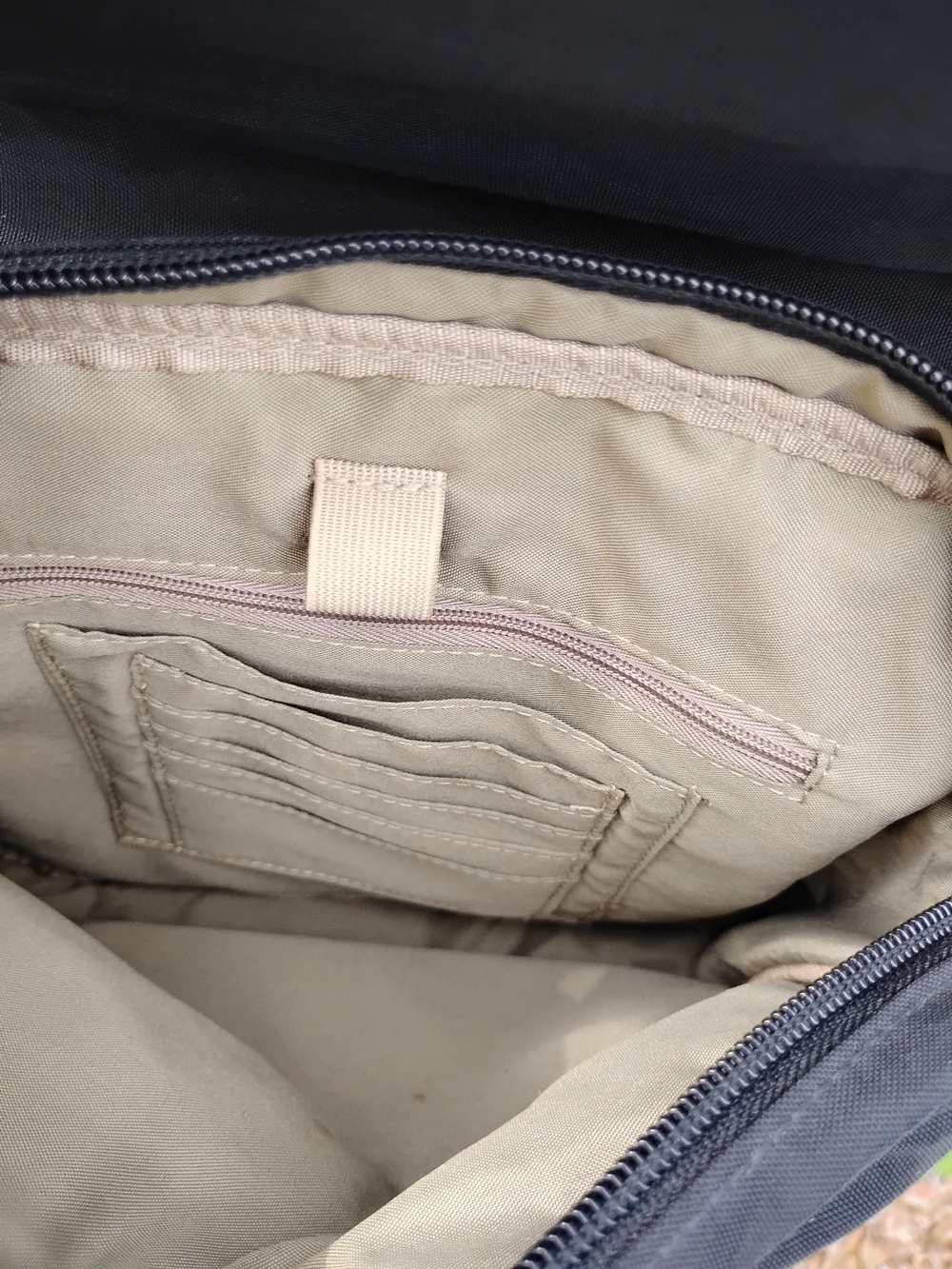 Vintage Baggallini Crossbody Zippered Turnlock Pocket Black